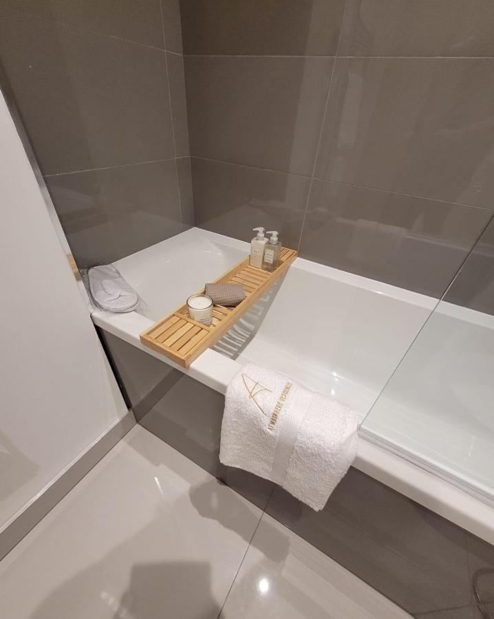 Luxury 2 Bed Apartment In The Heart Of Rochester Wainscot Ngoại thất bức ảnh